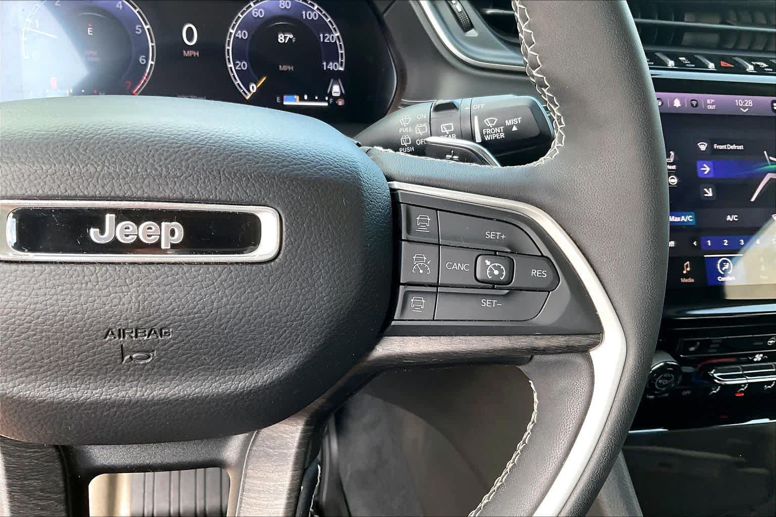 Used 2023 Jeep Grand Cherokee Limited w/ Black Appearance Package AWD/4WD image 24