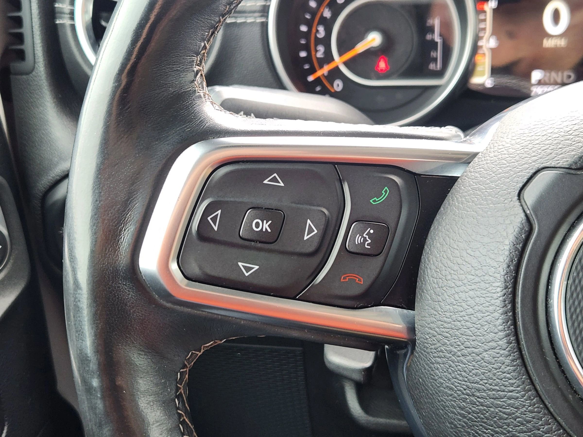 Used 2018 Jeep Wrangler Unlimited Sahara w/ Dual Top Group AWD/4WD image 30