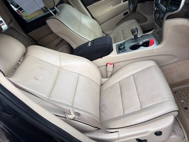 Used 2014 Jeep Grand Cherokee Overland w/ Advanced Technology Group AWD/4WD image 17
