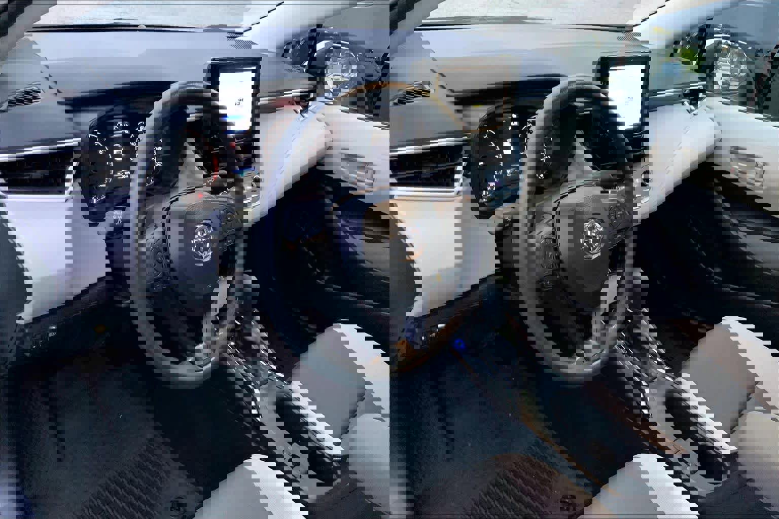 Used 2025 Toyota Corolla LE FWD image 17