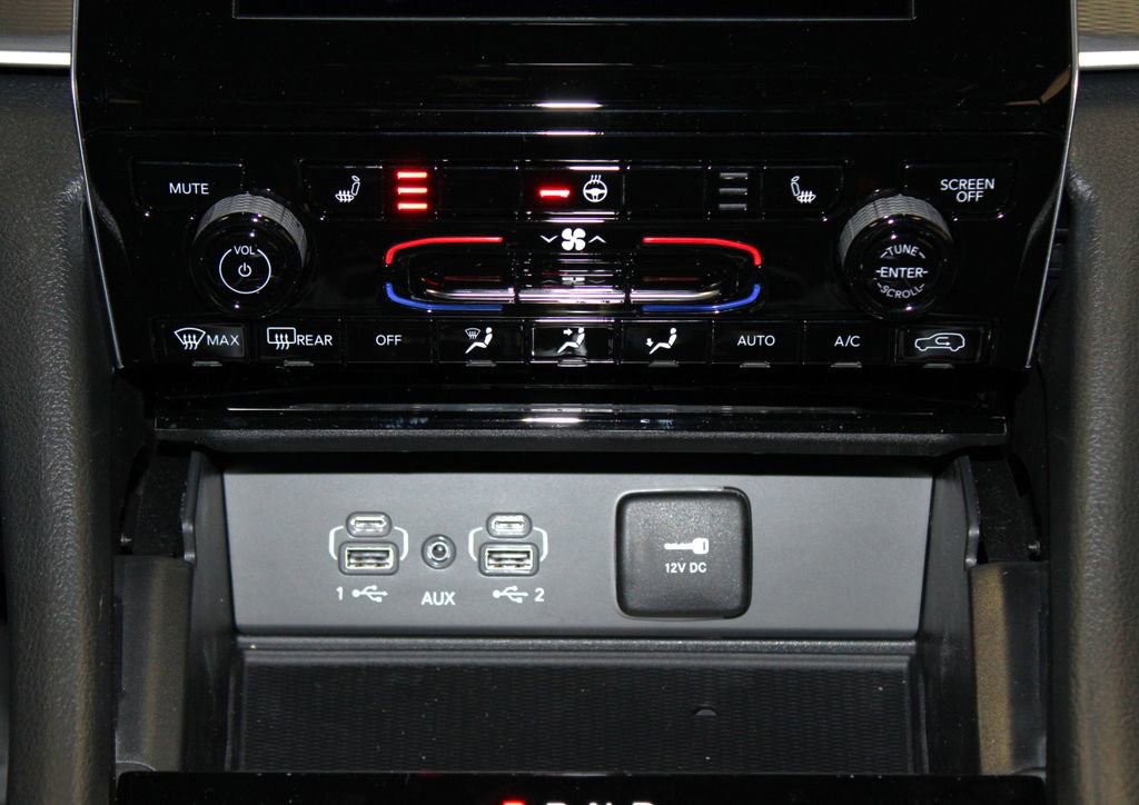 New 2025 Jeep Grand Cherokee Laredo X w/ Luxury Tech Group I image 19