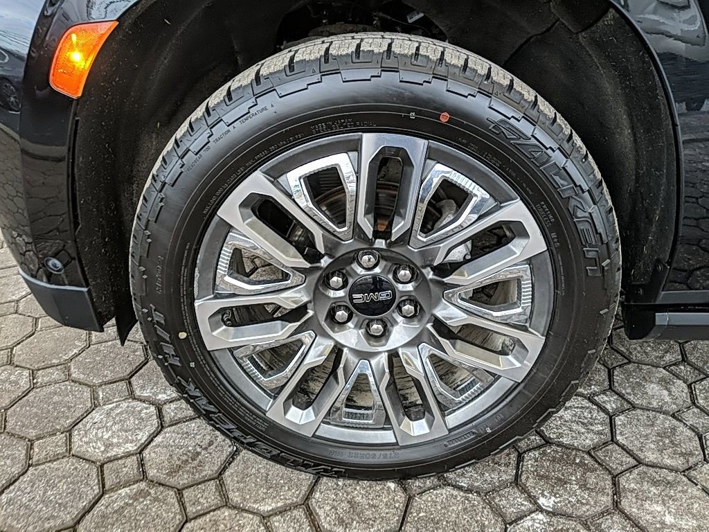Used 2023 GMC Yukon Denali Ultimate image 11