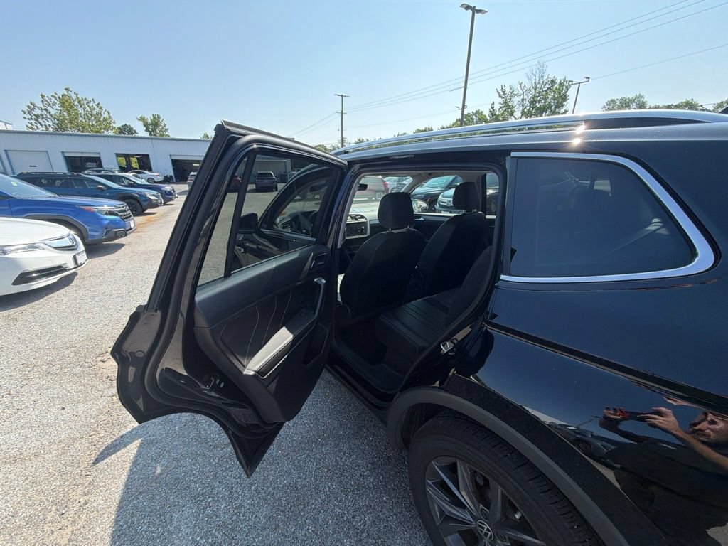 Used 2023 Volkswagen Tiguan SE FWD image 12