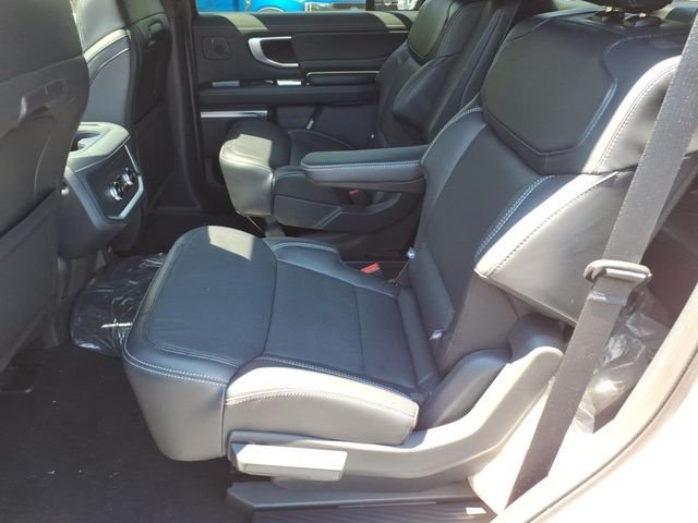 New 2027 Ford Expedition Platinum w/ Stealth Performance Package AWD/4WD image 17