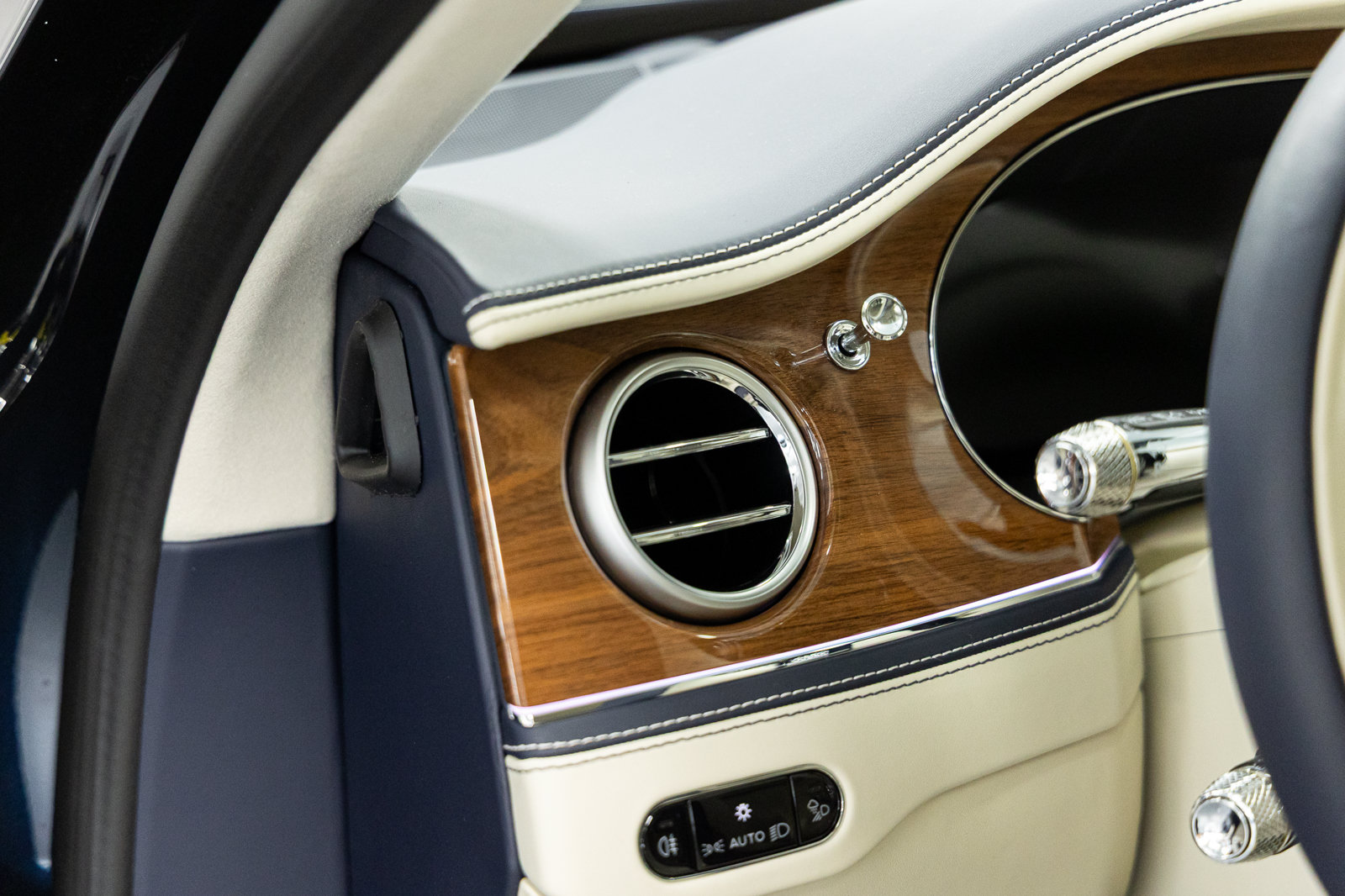 Certified 2026 Bentley Flying Spur V8 AWD/4WD image 43
