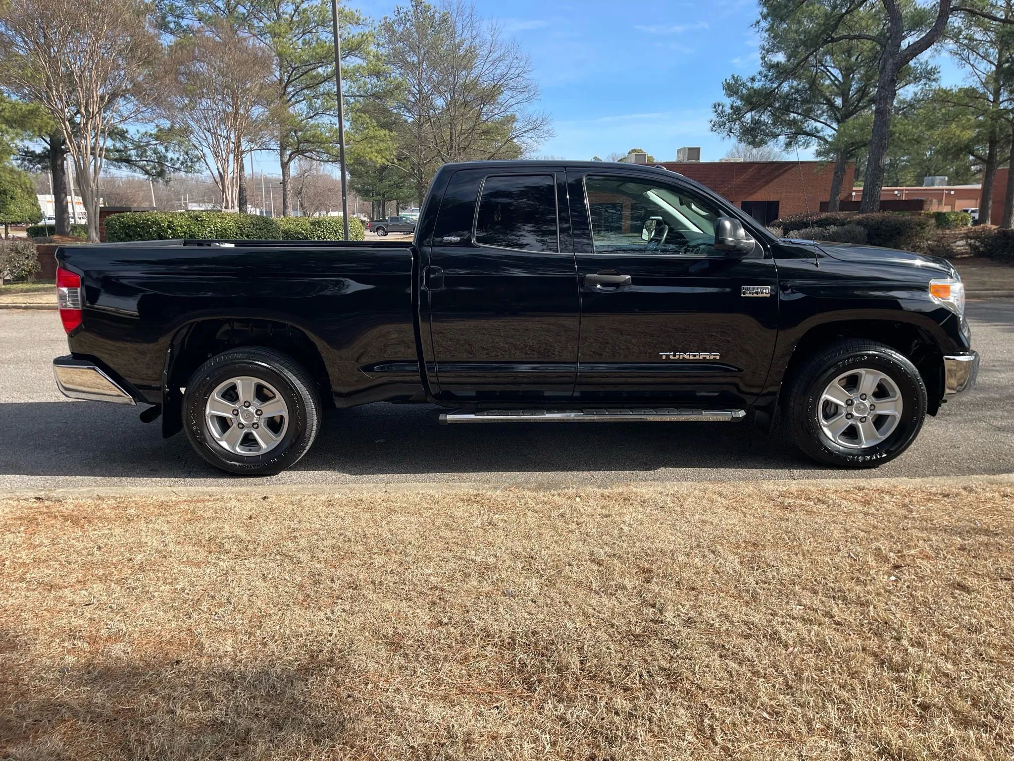 Used 2016 Toyota Tundra SR5 image 5
