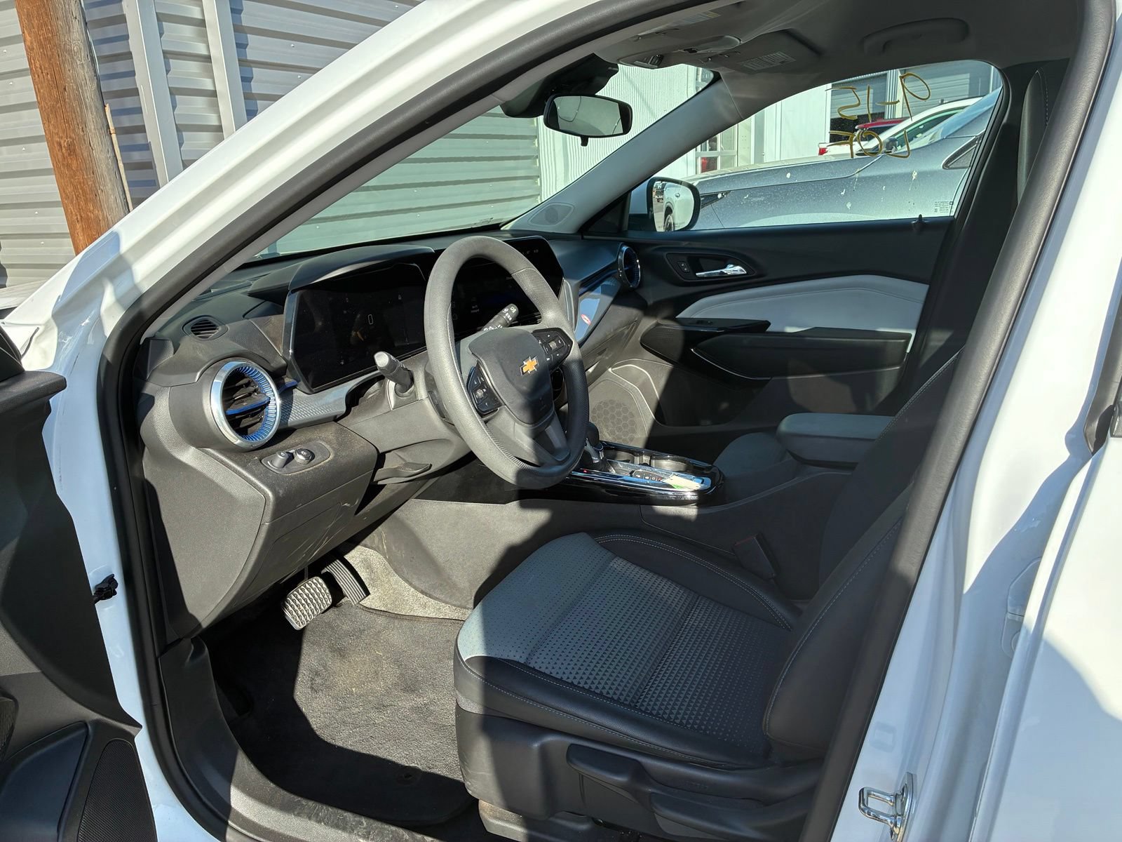Used 2026 Chevrolet Trax LT FWD image 2