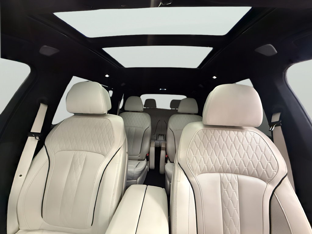 Used 2020 BMW X7 M50i w/ Dynamic Handling Package AWD/4WD image 30