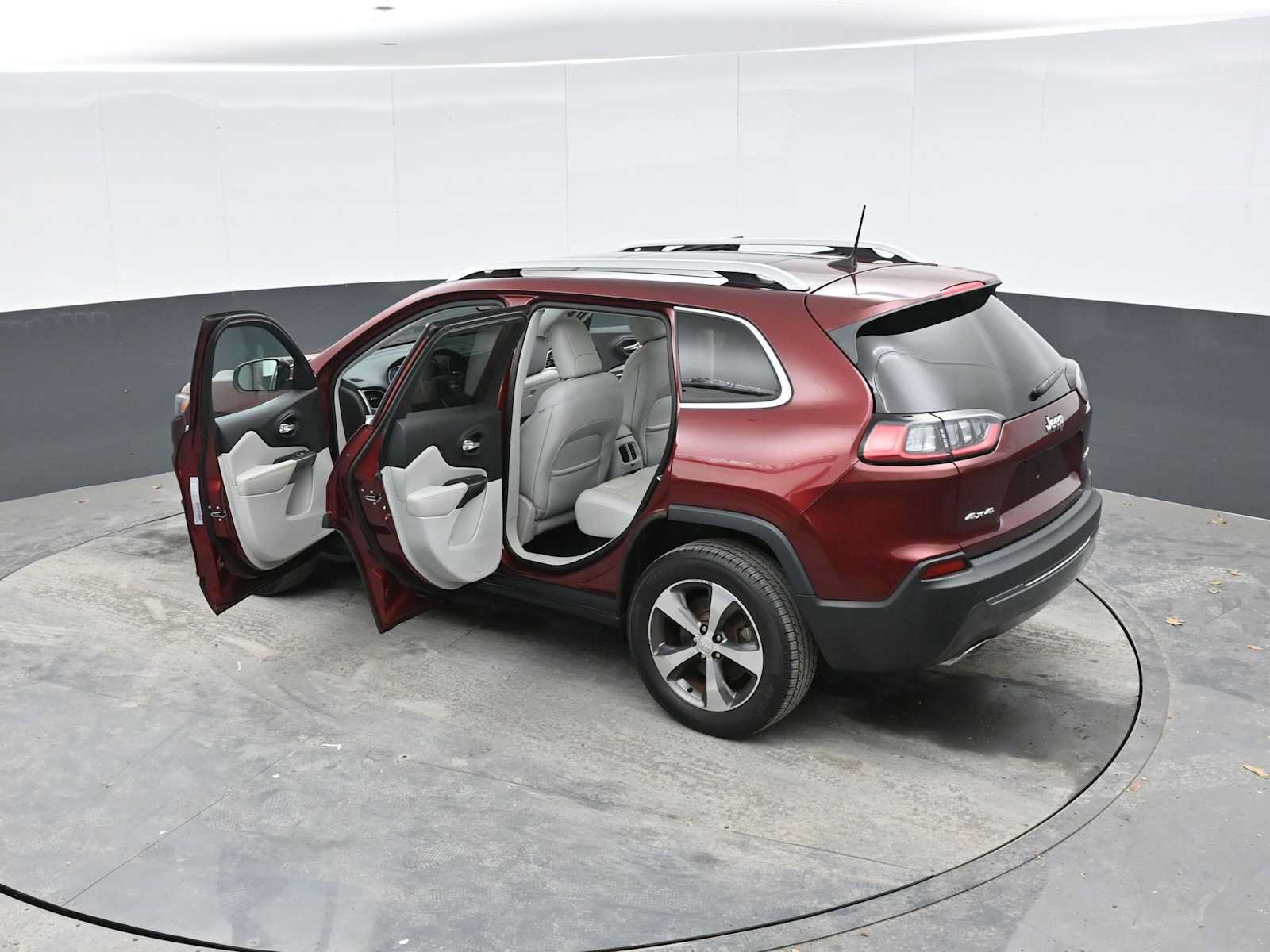 Used 2019 Jeep Cherokee Limited AWD/4WD image 35