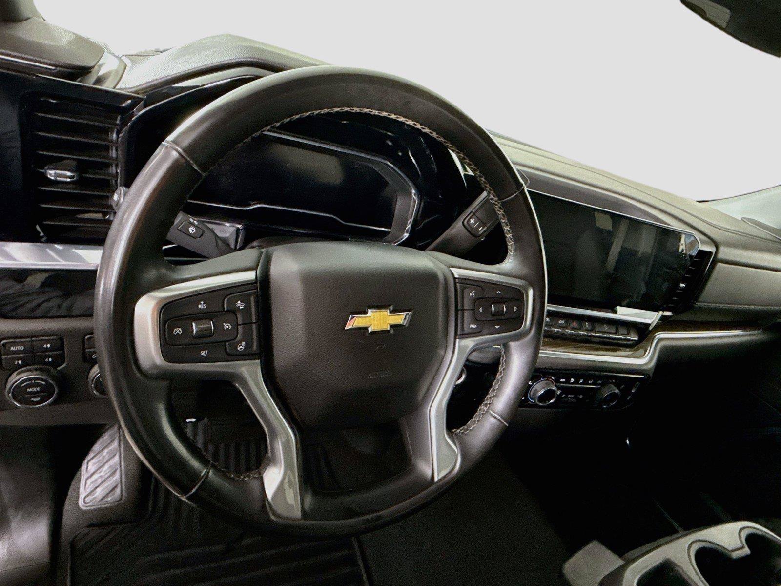 Used 2023 Chevrolet Silverado 1500 LT w/ Z71 Off-Road Package AWD/4WD image 5