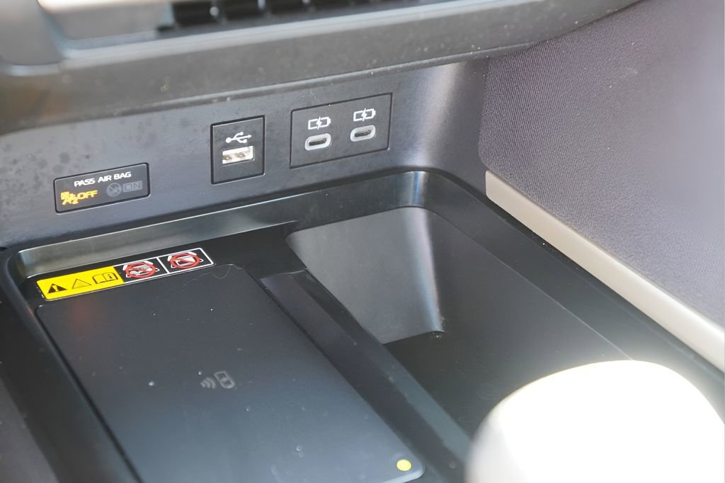 Used 2025 Toyota Camry LE image 25