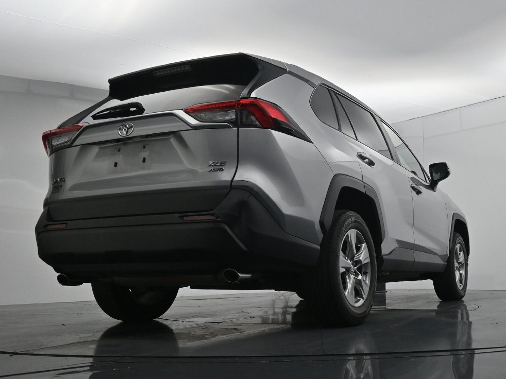 Used 2025 Toyota RAV4 XLE AWD/4WD image 22