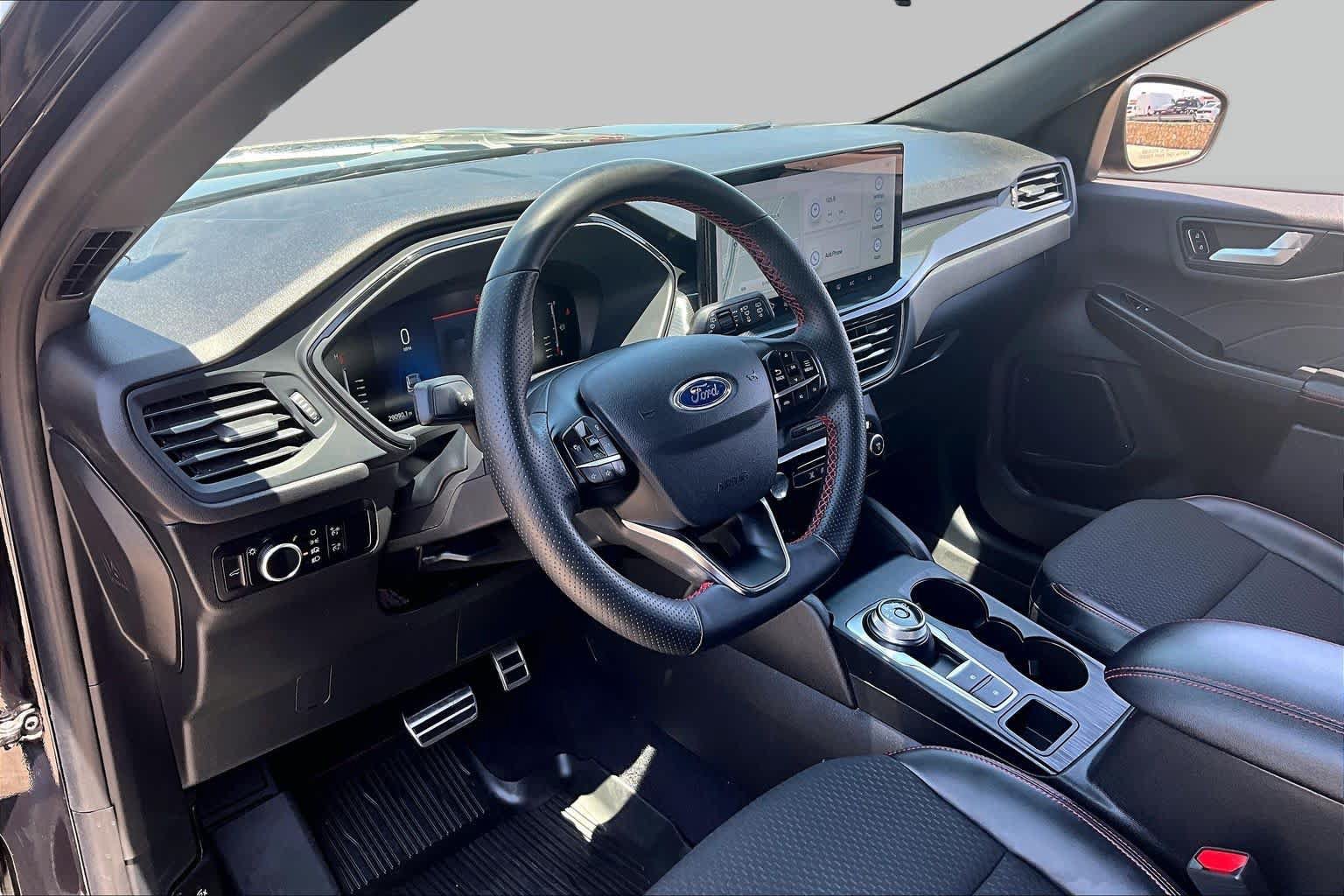 Used 2023 Ford Escape ST-Line w/ Tech Pack #1 FWD image 16