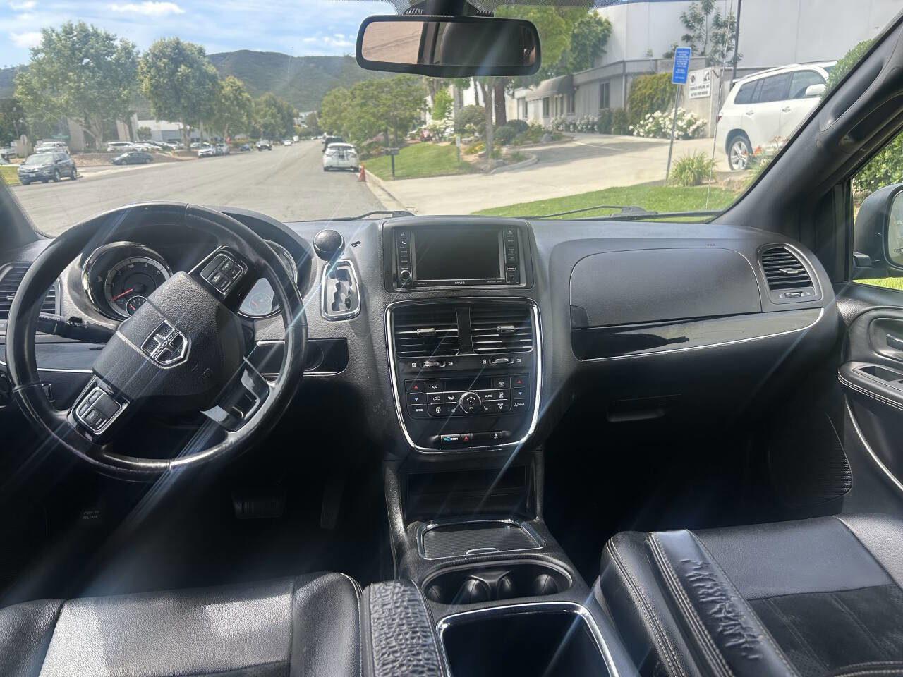 Used 2018 Dodge Grand Caravan SXT w/ Driver Convenience Group FWD image 9