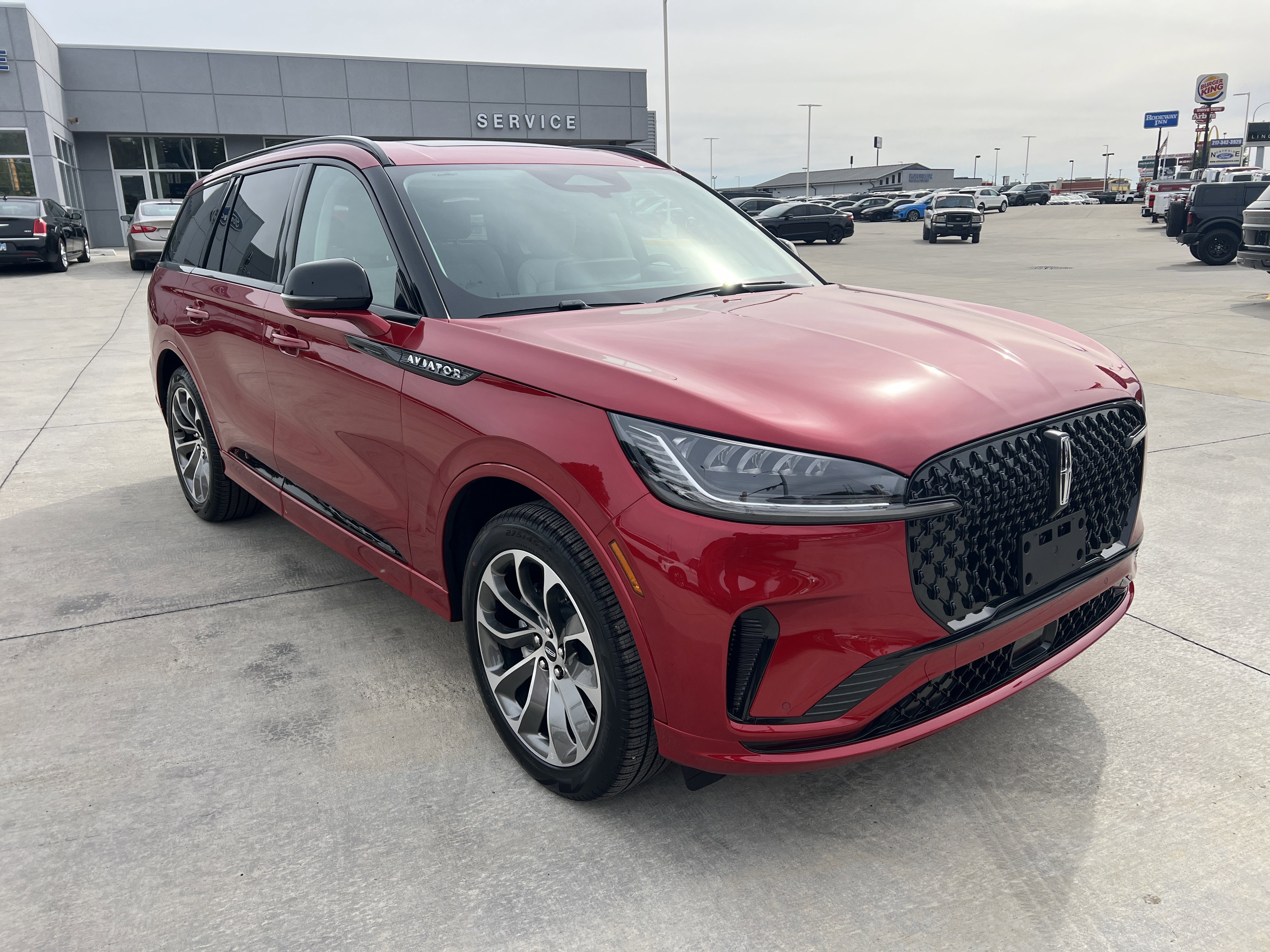 New 2026 Lincoln Aviator AWD image 2