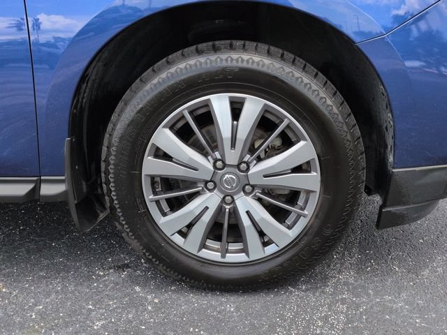 Used 2020 Nissan Pathfinder SL w/ Cargo Package FWD image 10