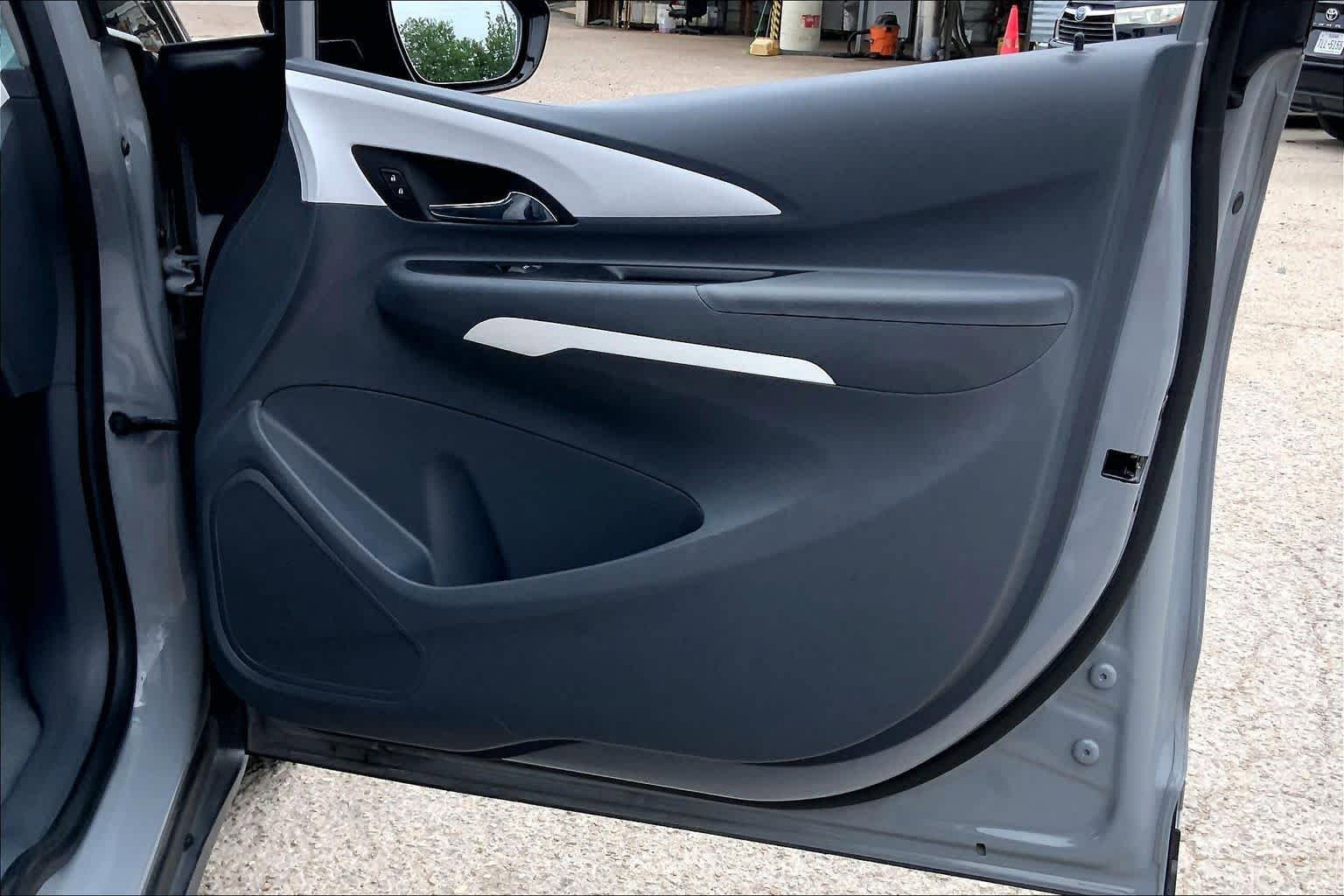 Used 2020 Chevrolet Bolt LT FWD image 20