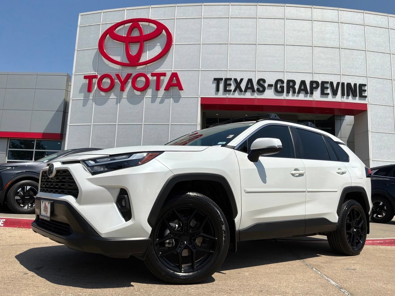 Used 2025 Toyota RAV4 XLE Premium FWD image 2