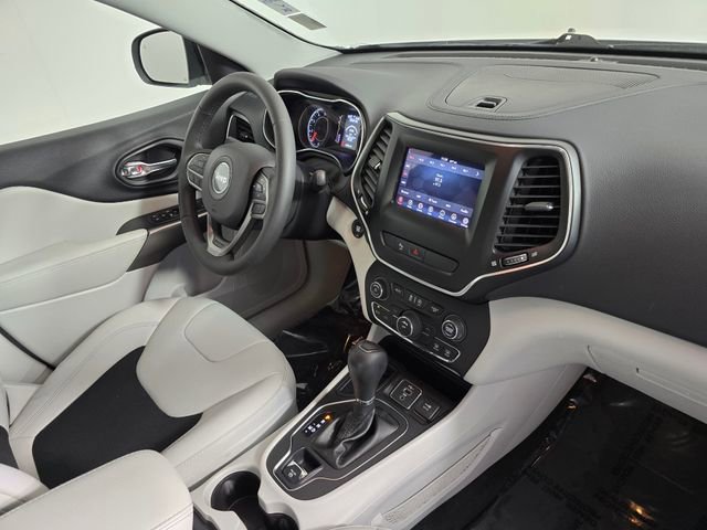 Used 2020 Jeep Cherokee Latitude Plus image 10