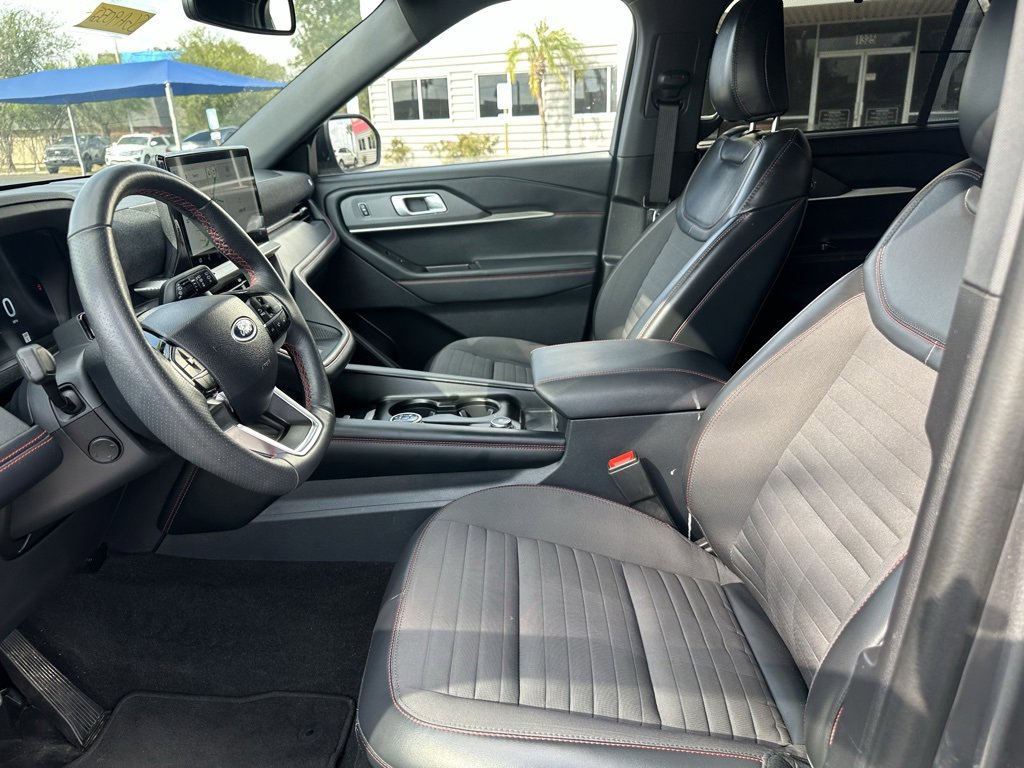 Used 2025 Ford Explorer ST-Line w/ Premium Package image 11