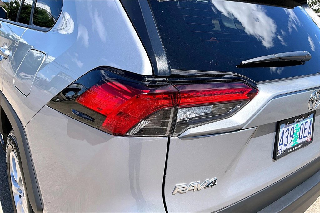 Used 2024 Toyota RAV4 LE AWD/4WD image 28