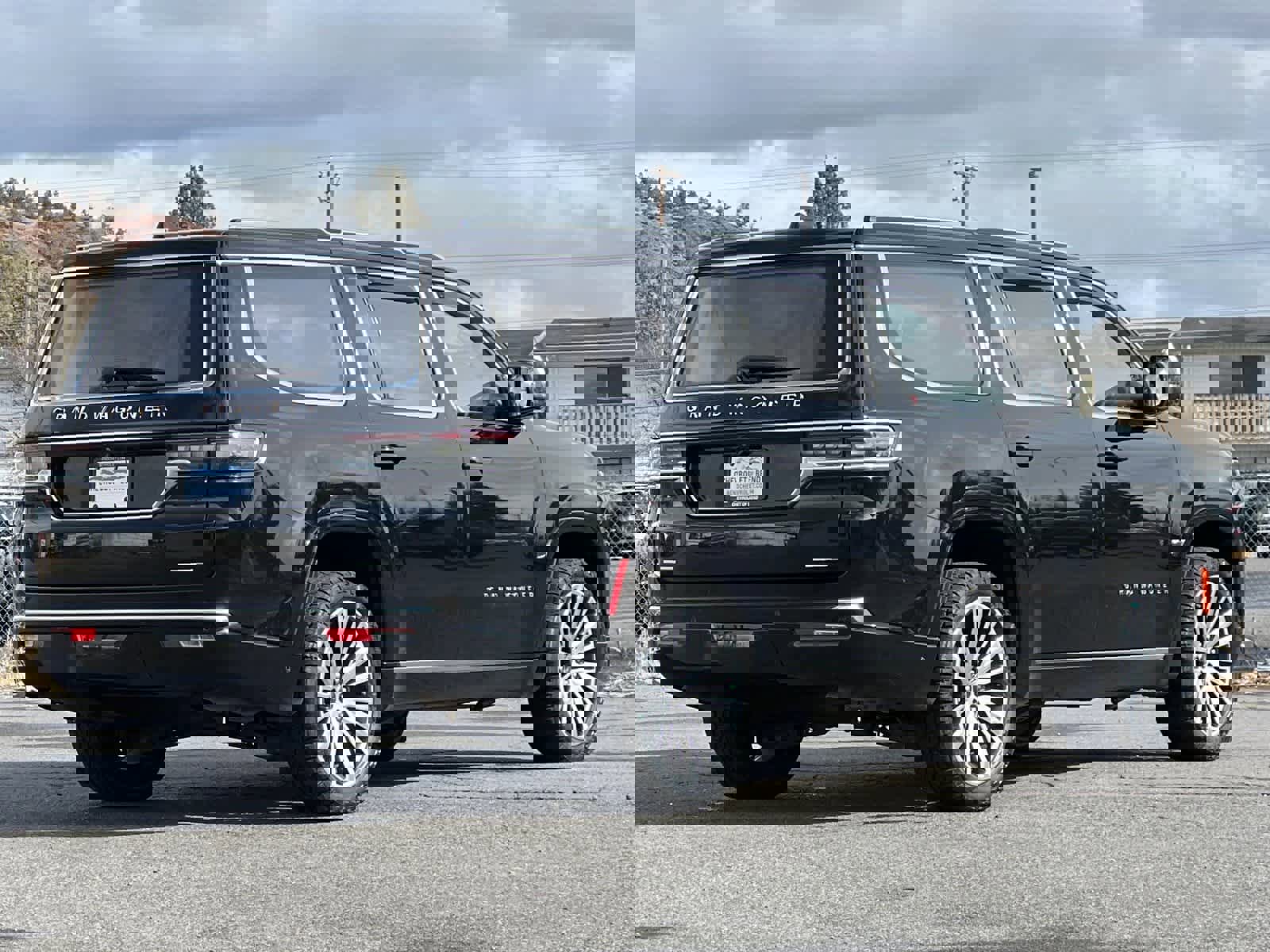 Used 2022 Jeep Grand Wagoneer Series III w/ Rear-Seat Entertainment Group image 2