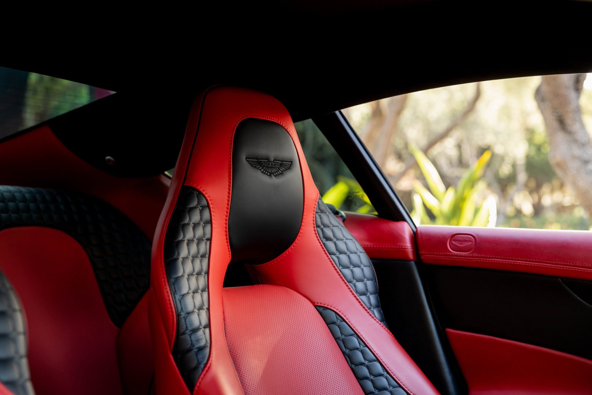 Used 2014 Aston Martin Vanquish Coupe image 18