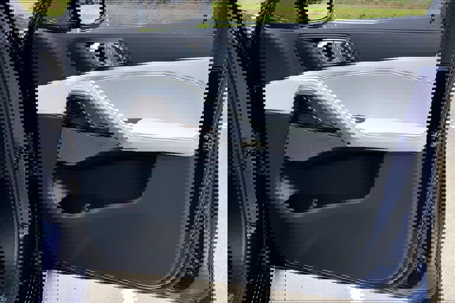 Certified 2024 BMW X6 xDrive40i w/ Premium Package image 26