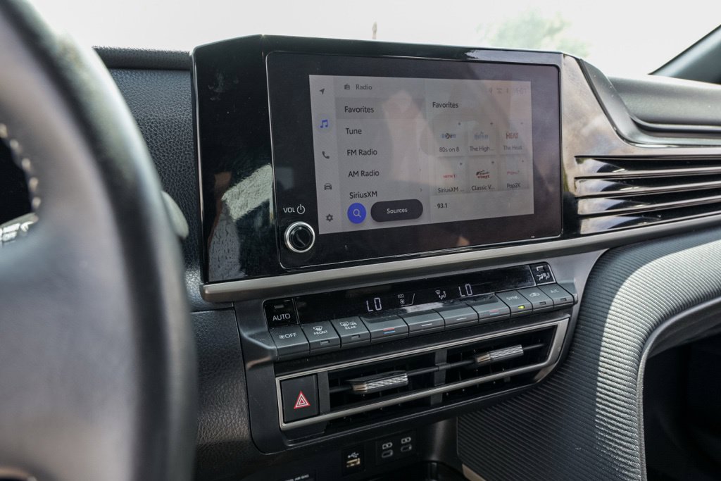 Used 2025 Toyota Camry SE FWD image 30