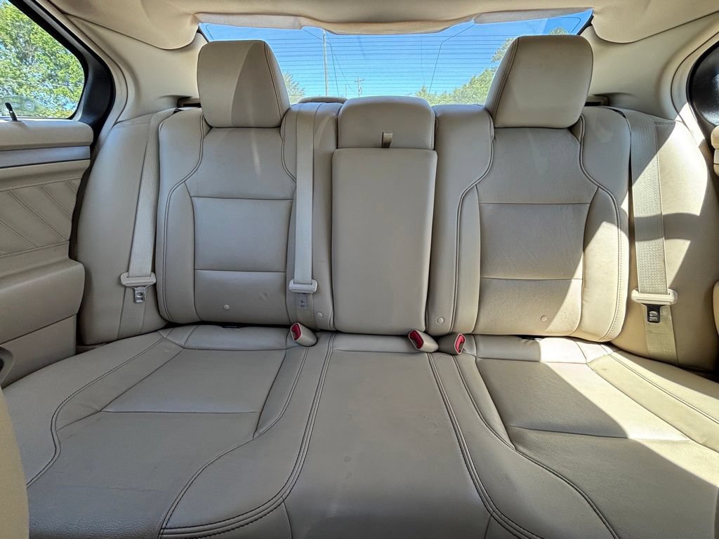 Used 2016 Ford Taurus SEL FWD image 17