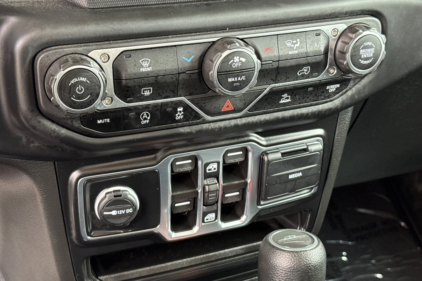 Used 2023 Jeep Gladiator Sport image 18