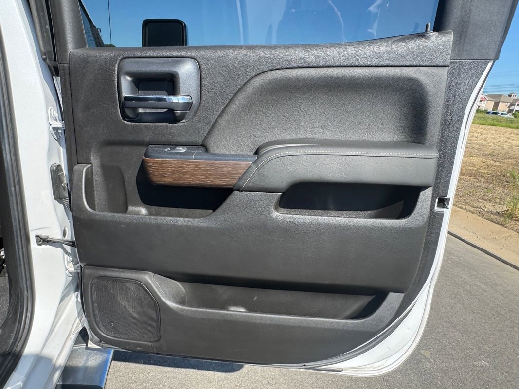 Used 2019 GMC Sierra 2500 Denali w/ Duramax Plus Package AWD/4WD image 16