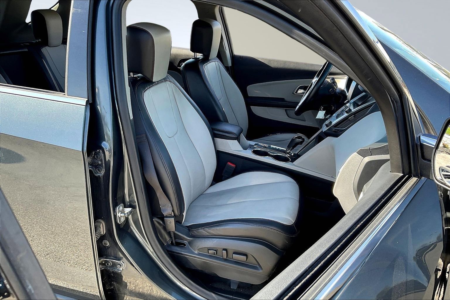 Used 2017 Chevrolet Equinox Premier w/ Enhanced Convenience Package FWD image 7