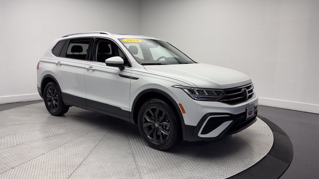 Used 2024 Volkswagen Tiguan SE w/ Panoramic Sunroof Package AWD/4WD image 43