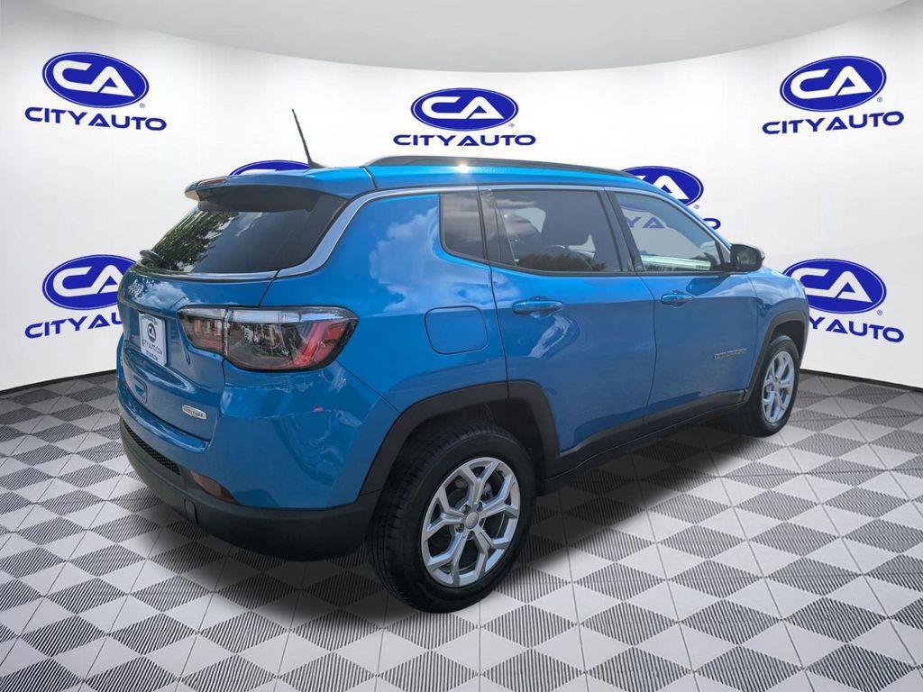 Used 2024 Jeep Compass Latitude image 10