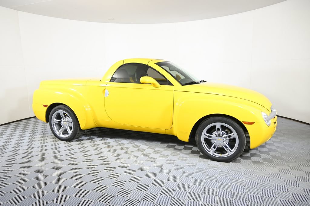 Used 2005 Chevrolet SSR w/ Preferred Equipment Group RWD image 9