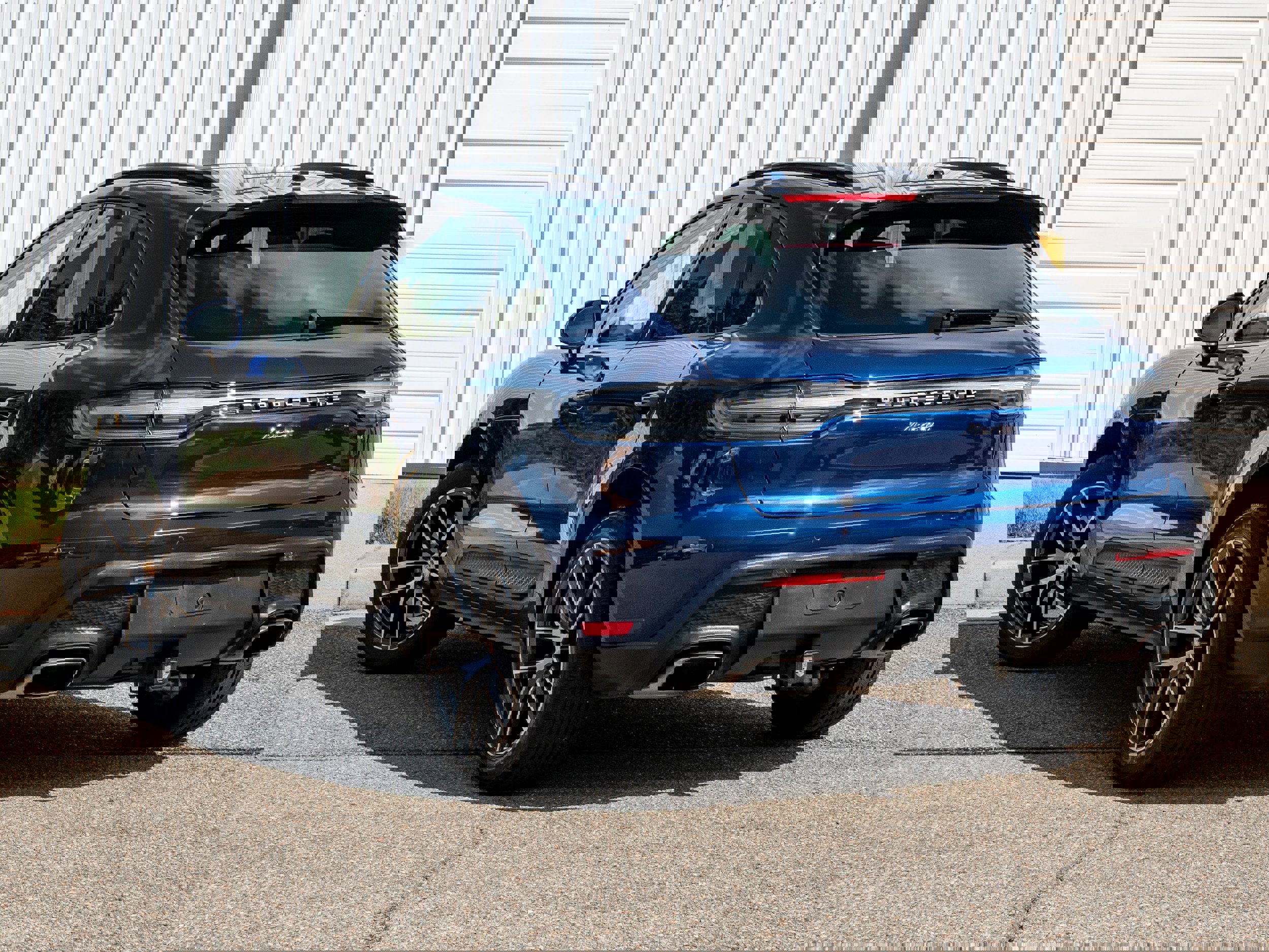 Used 2024 Porsche Macan image 3