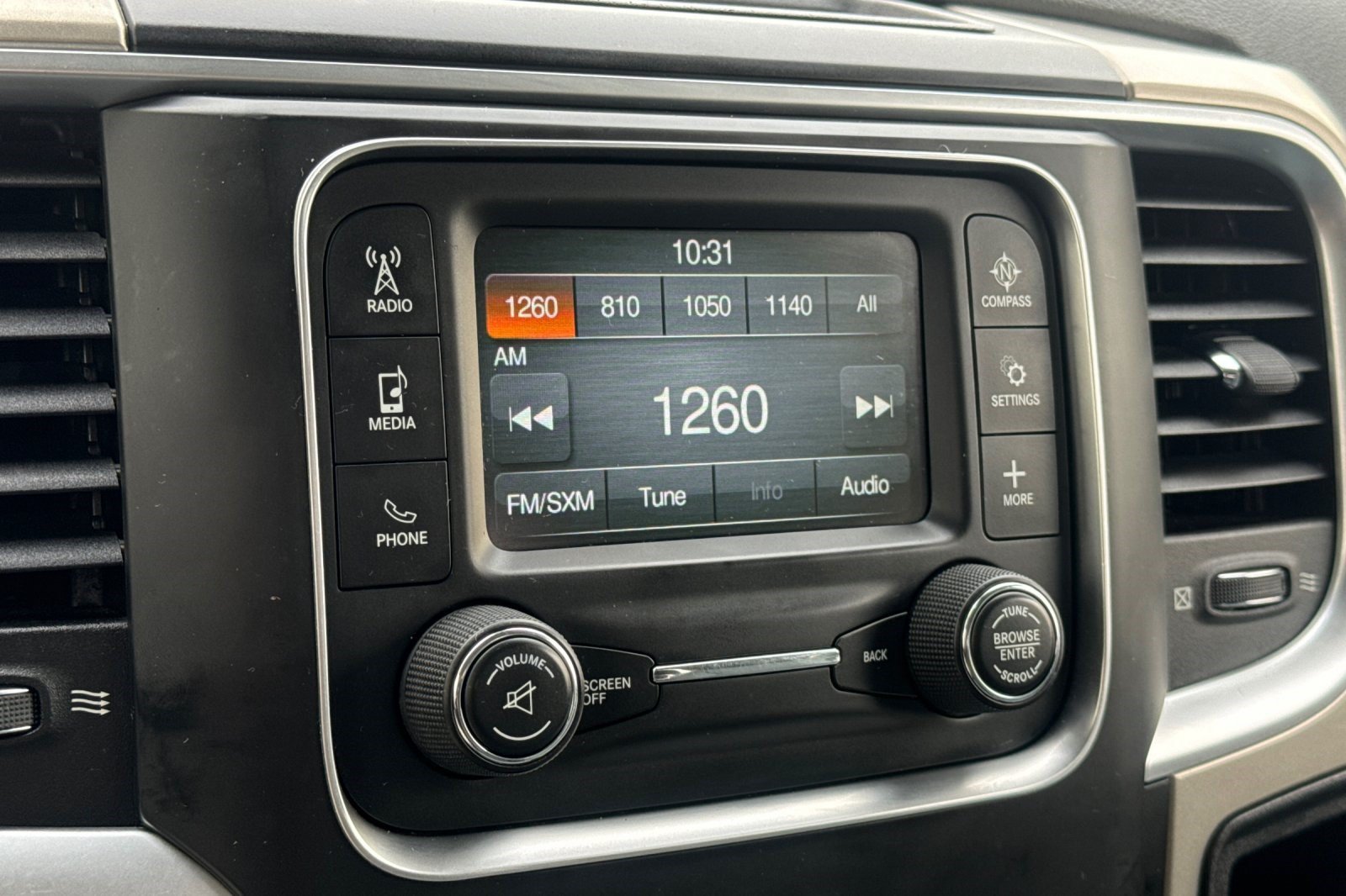 Used 2014 RAM 1500 Classic SLT AWD/4WD image 19