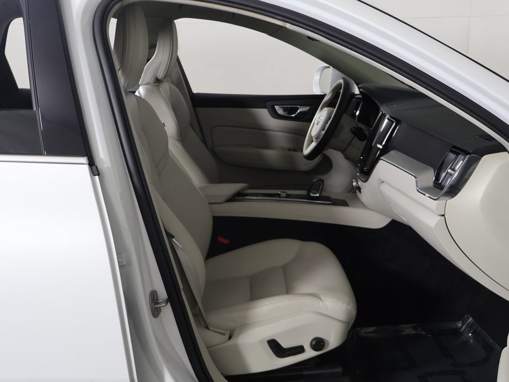Used 2023 Volvo XC60 B5 Plus w/ Protection Package Premier AWD/4WD image 28