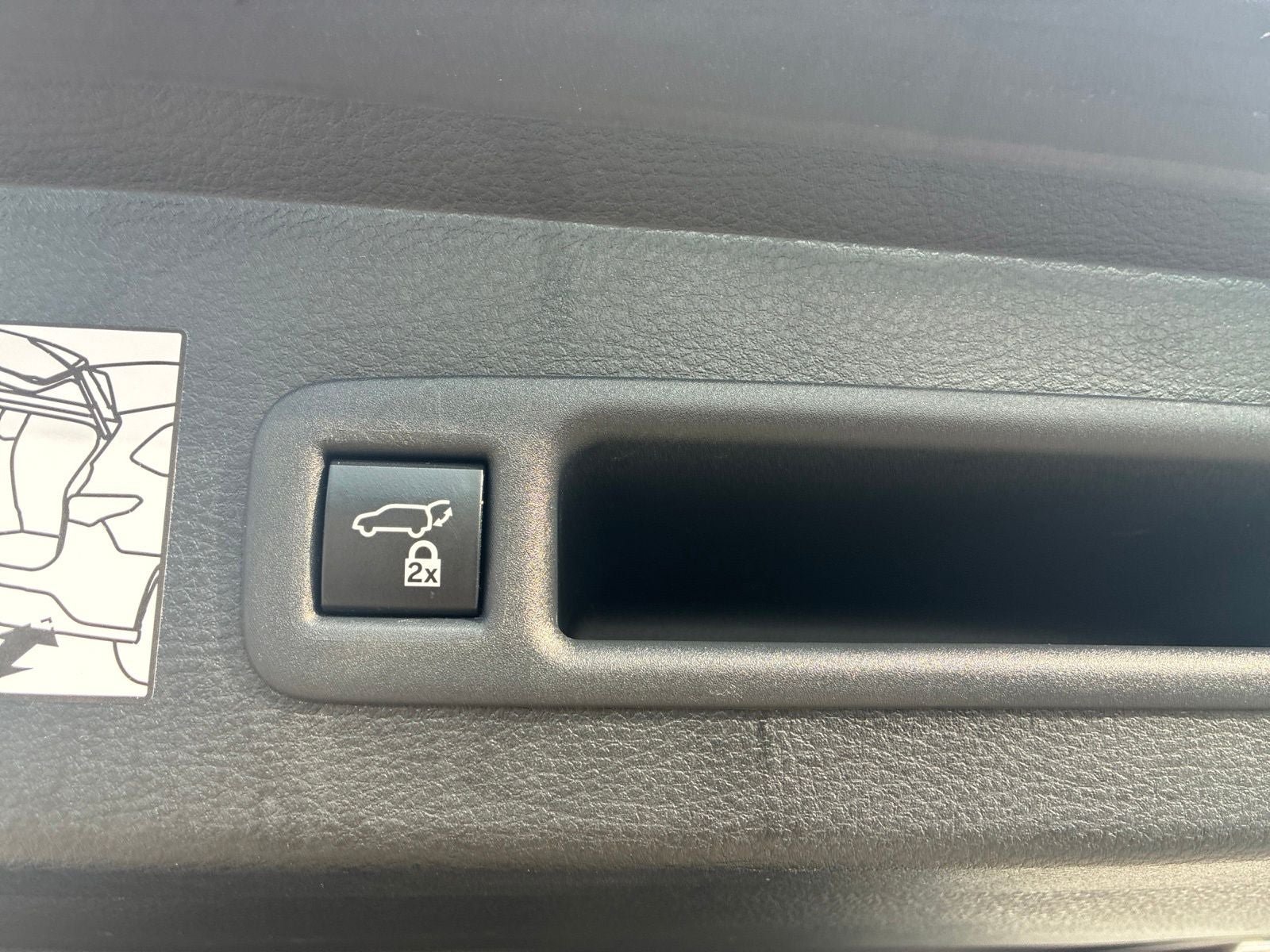 Used 2021 Toyota Sienna XSE w/ XSE Plus Package AWD/4WD image 6