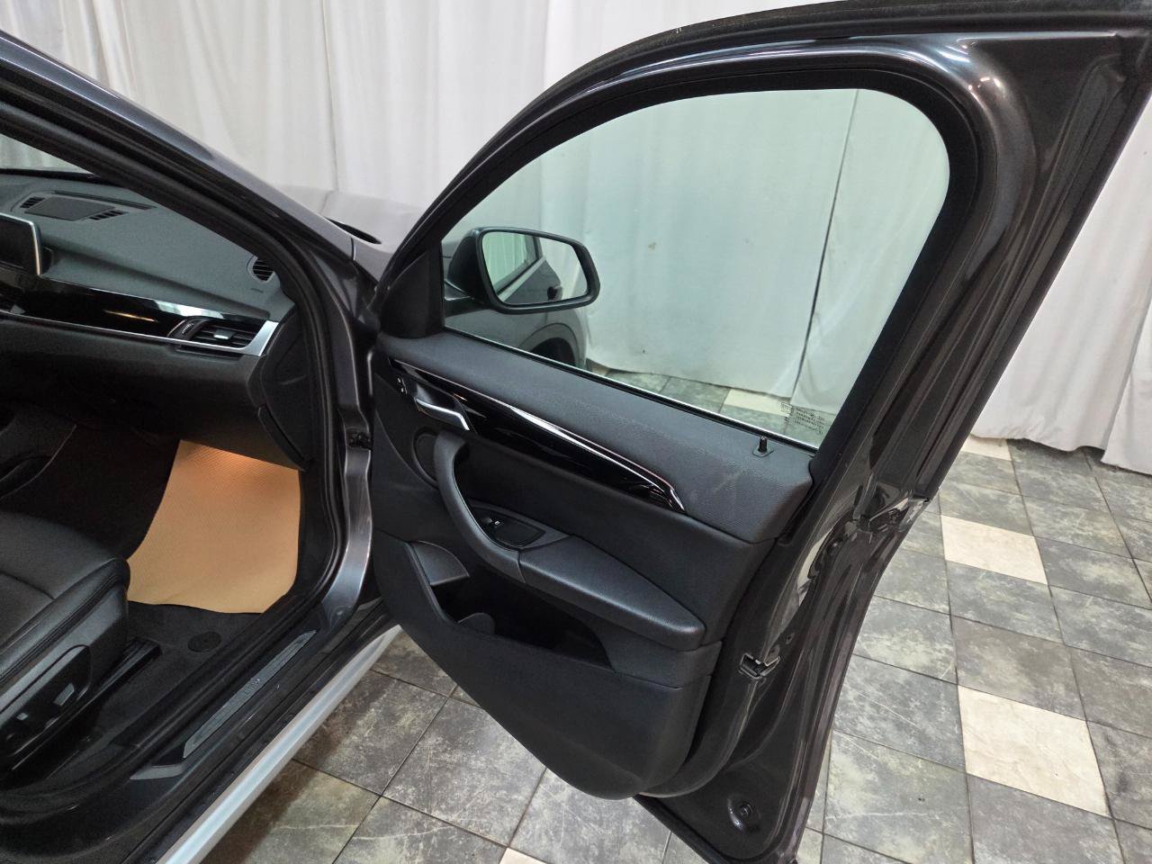 Used 2018 BMW X1 xDrive28i w/ Convenience Package AWD/4WD image 10