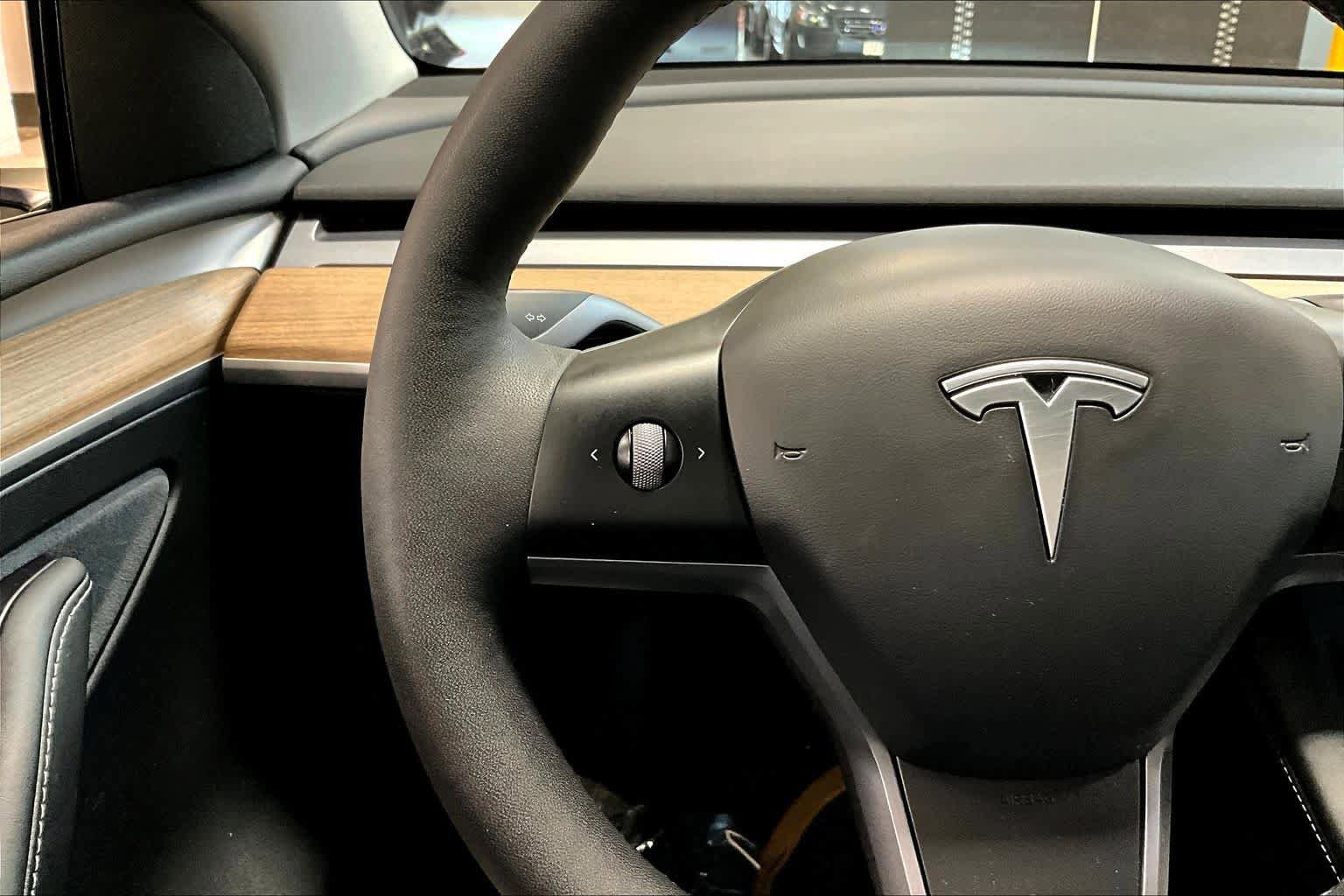 Used 2023 Tesla Model Y AWD image 22
