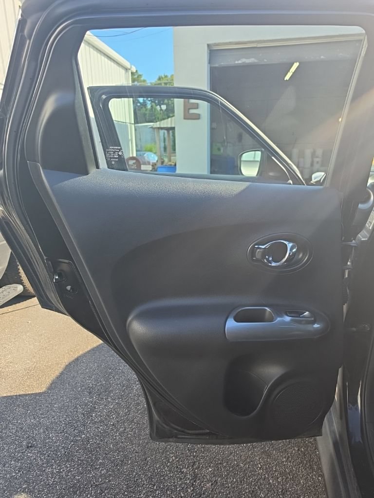 Used 2017 Nissan Juke S FWD image 14