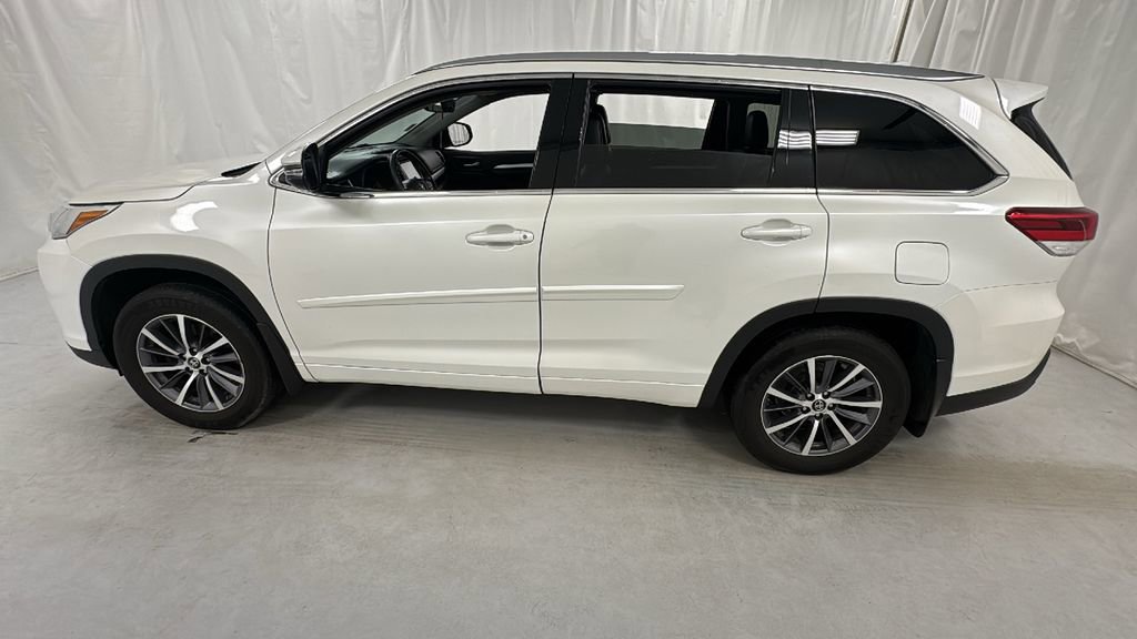 Used 2018 Toyota Highlander XLE image 6