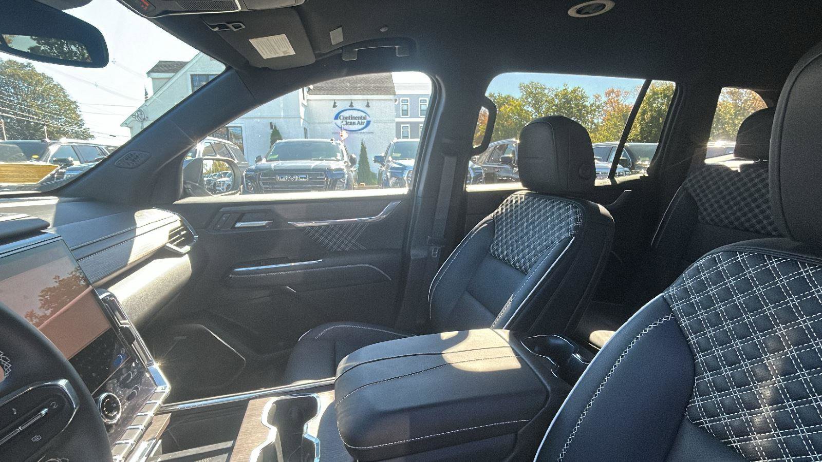 New 2024 GMC Acadia Denali w/ LPO, Floor Liner Package image 22