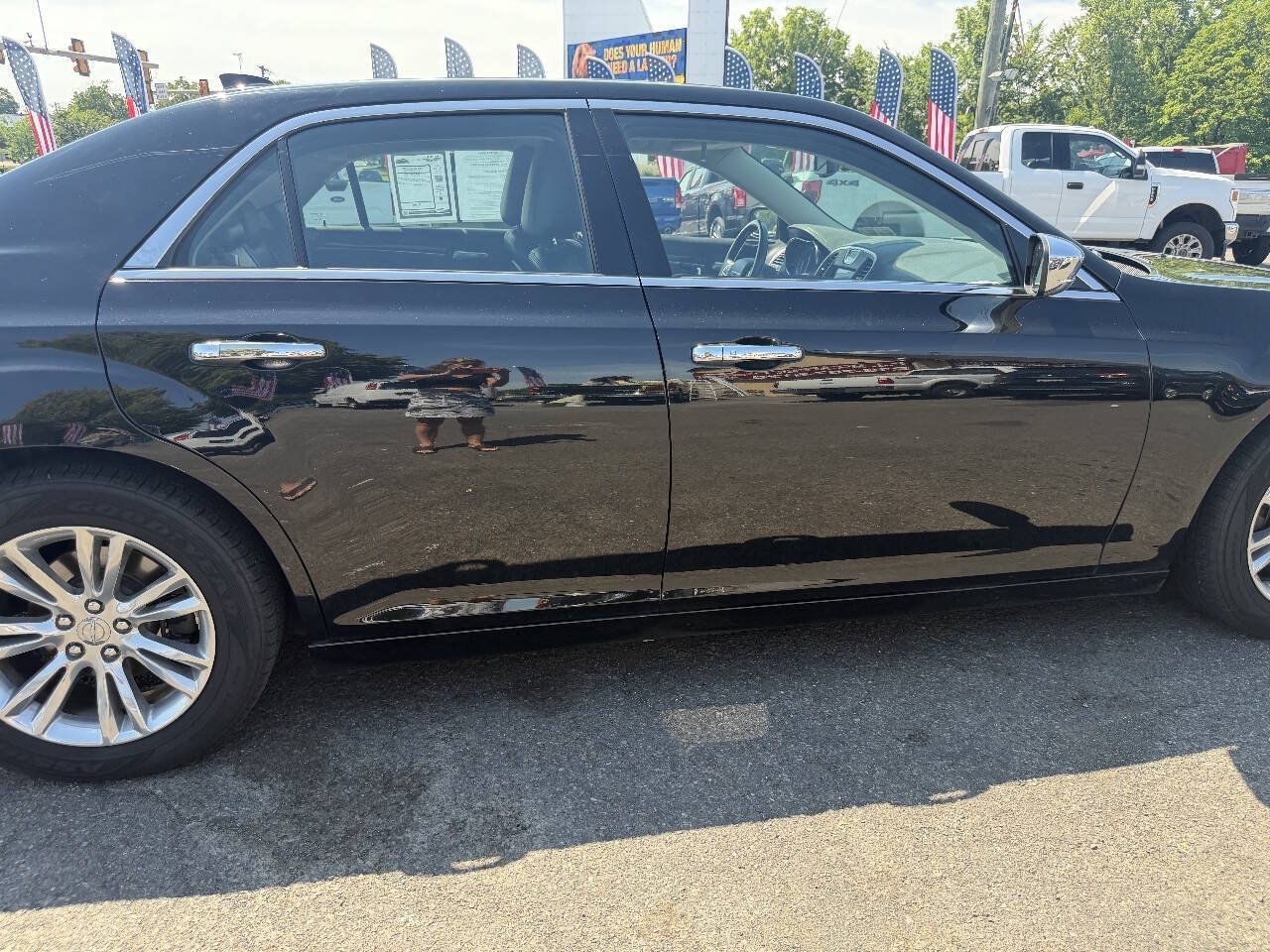 Used 2017 Chrysler 300 C RWD image 17
