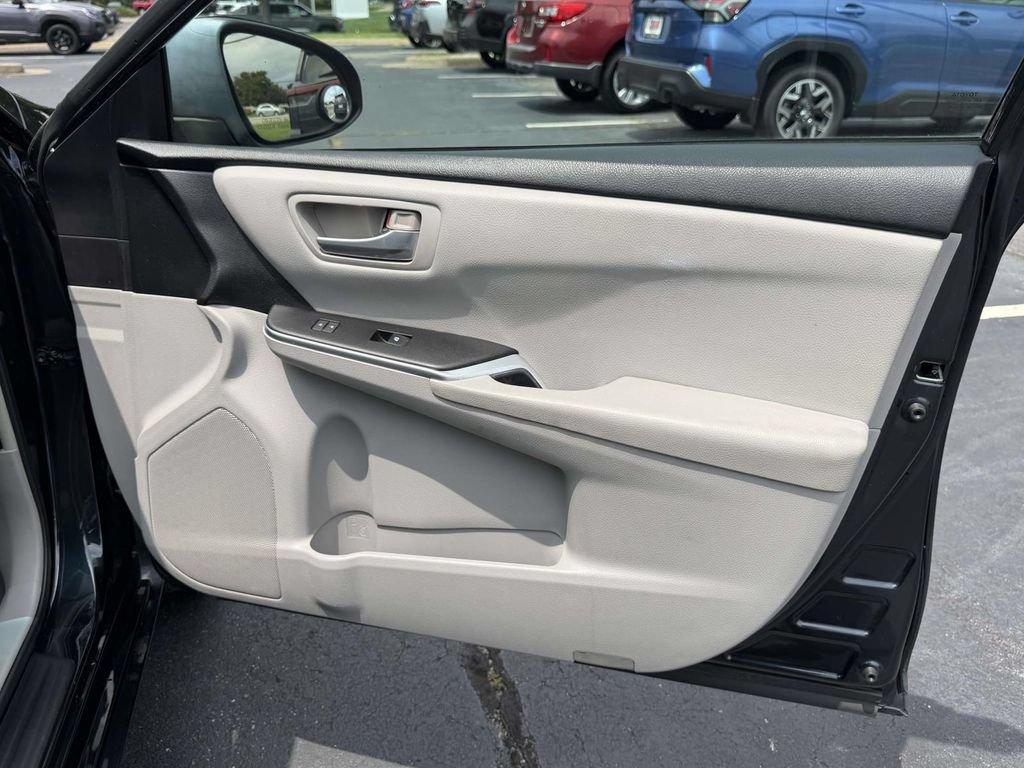 Used 2015 Toyota Camry LE FWD image 10