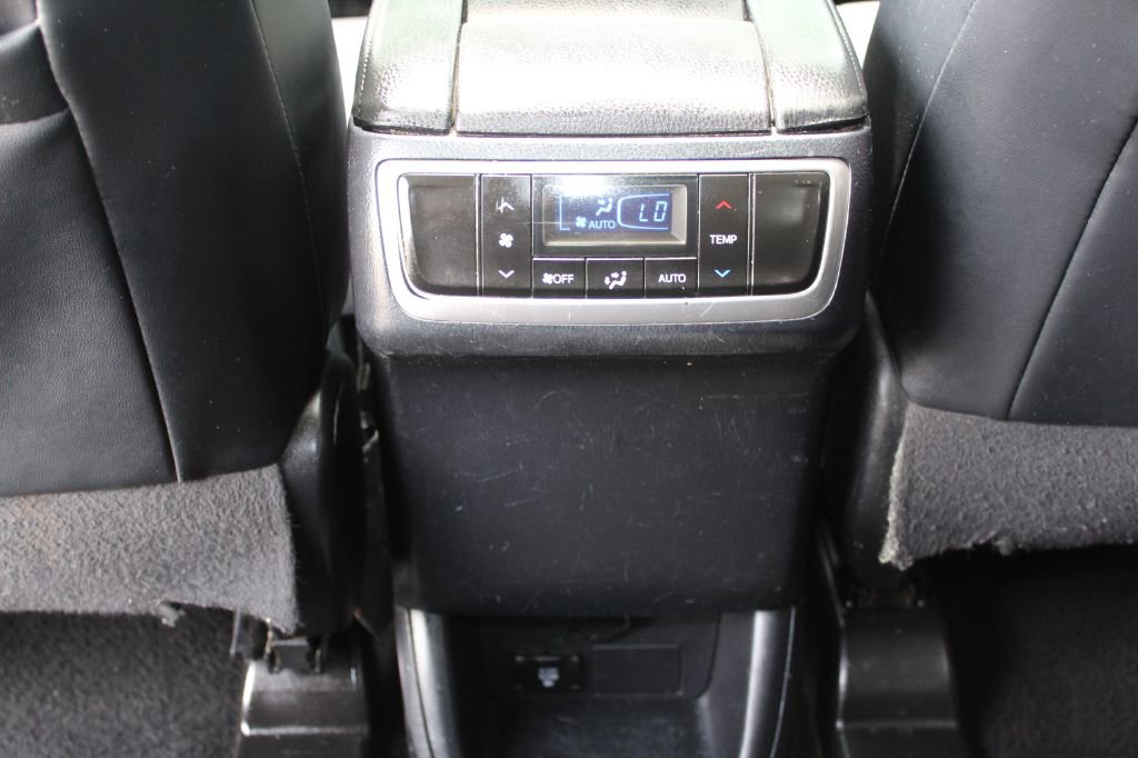 Used 2015 Toyota Highlander XLE image 32