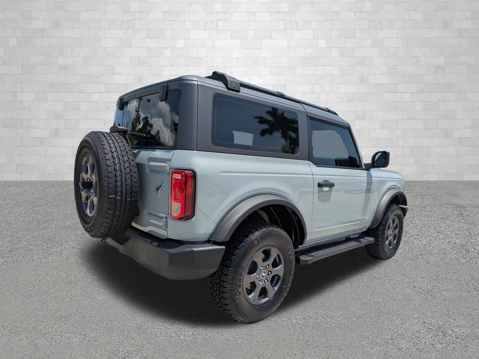 Used 2023 Ford Bronco 2-Door AWD/4WD image 2
