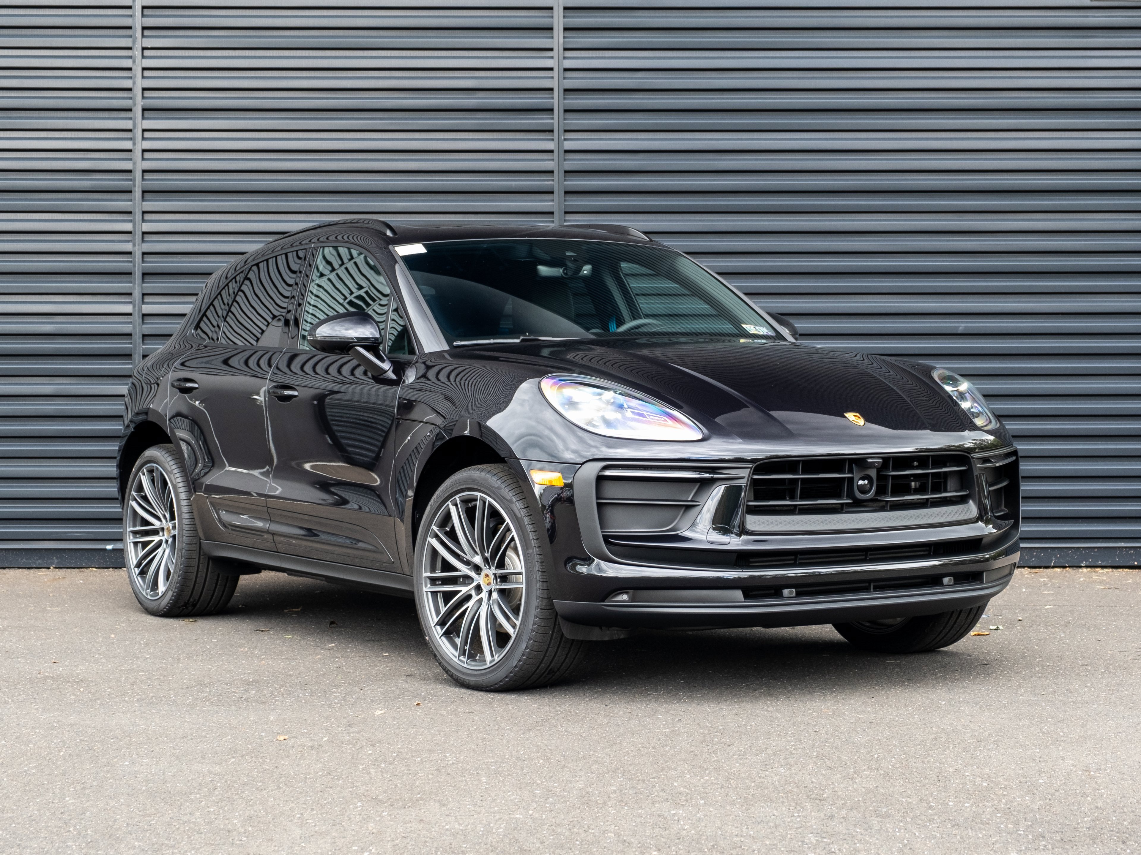 Certified 2025 Porsche Macan image 10